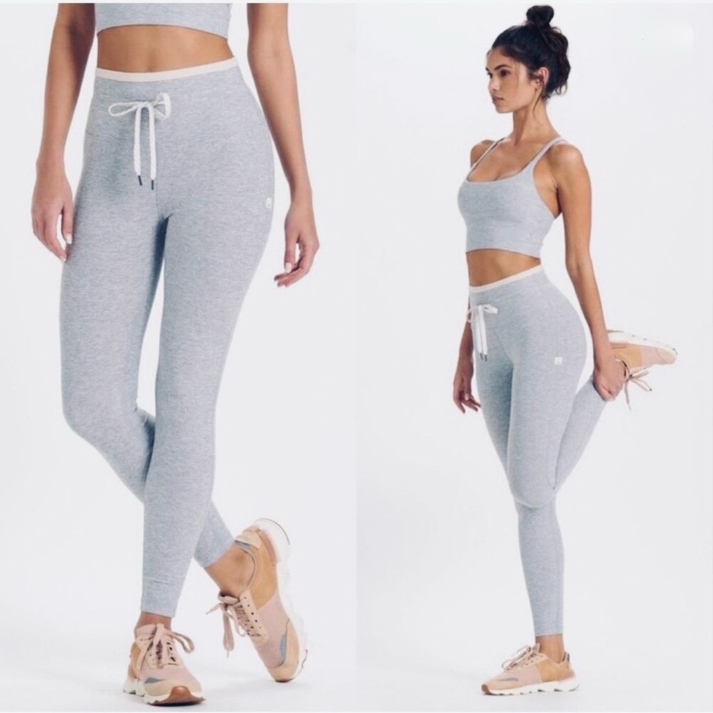 SOLD****Vuori Vibe Elevation Leggings Sz L Gray 718